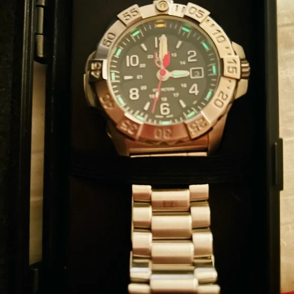 Luminox Nagy seal Black Dial Stainless Steel Men's Watch - Picture 4 of 9